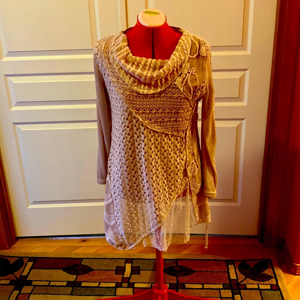 Simply Couture XL tunic. Great with leggings or skinny jeans. Smoke free home